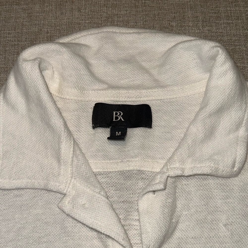 White Banana Republic Men’s collared short sleeved button down shirt